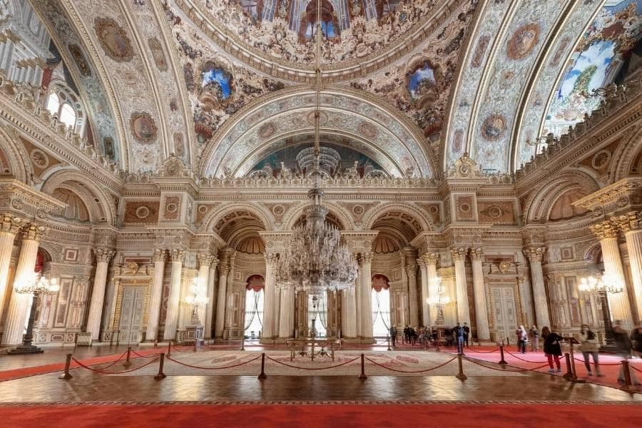 Dolmabahçe Palace: A Symbol of Ottoman Modernization