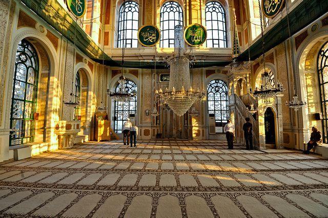 Ortaköy Mosque: An Ottoman Neo-Baroque Icon on the Bosphorus