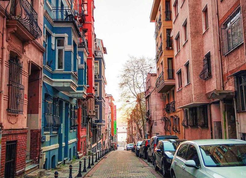 Yeldeğirmeni: A Historic Neighborhood of Windmills, Railways, and Art