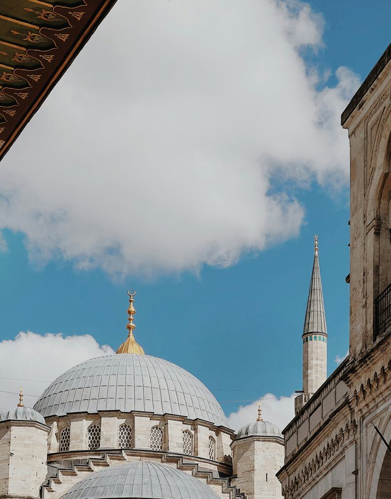 Eminönü: Istanbul's Historic Port and Trading Hub